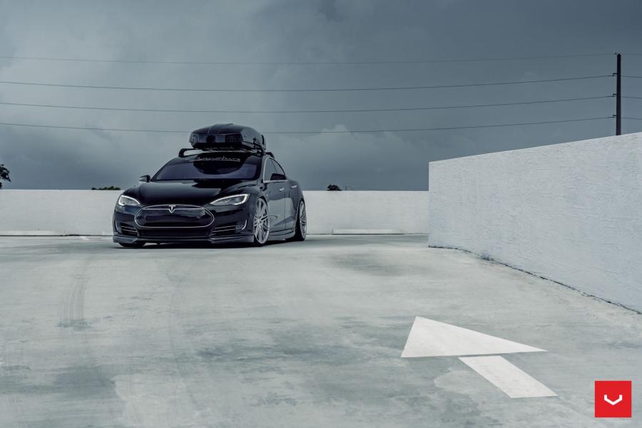 Tesla Model S P85+ on Vossen Wheels (CV10) 2019 года  (фото 8 из 14)